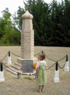 Памятник на русском военном кладбище Сен-Илер-лё-Гран