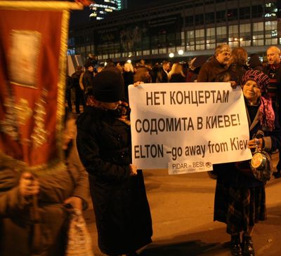 Акция протеста против концерта Элтона Джона в Киеве