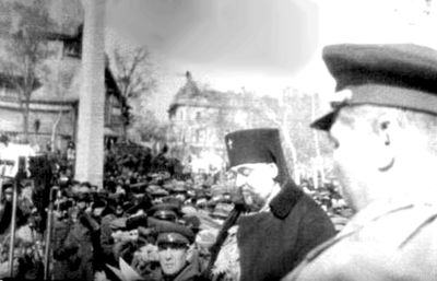 Рис.6 Митинг в Харбине 21 апреля 1946 г. Выступает архиепископ Нестор