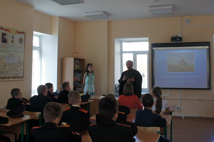 Петербургские суворовцы и гимназисты считают, что Петербургу нужен Введенский собор Лейб-гвардии Семеновского полка