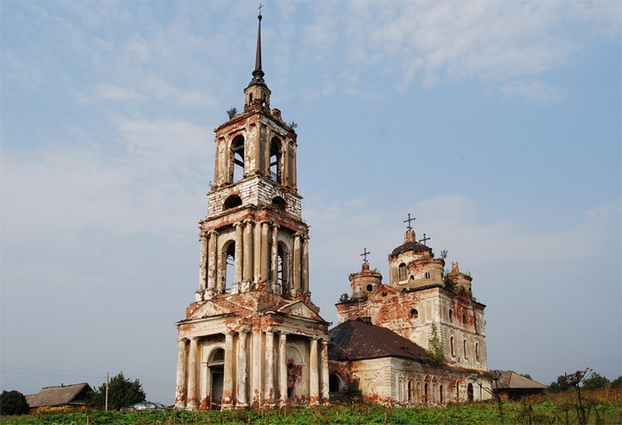 Богоявленская церковь в с. Еськи (Бежецкий р-н Тверской обл.).