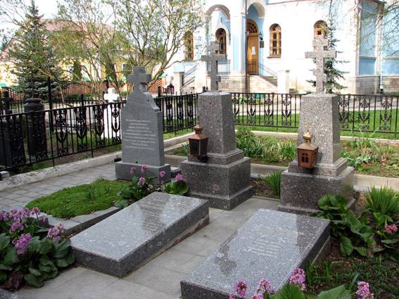 надгробие могилы Киреевского
