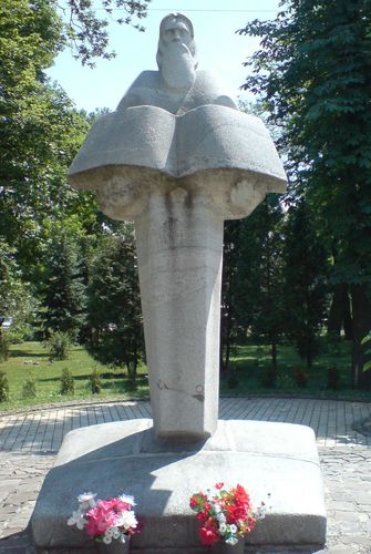 Памятник преподобному Нестору