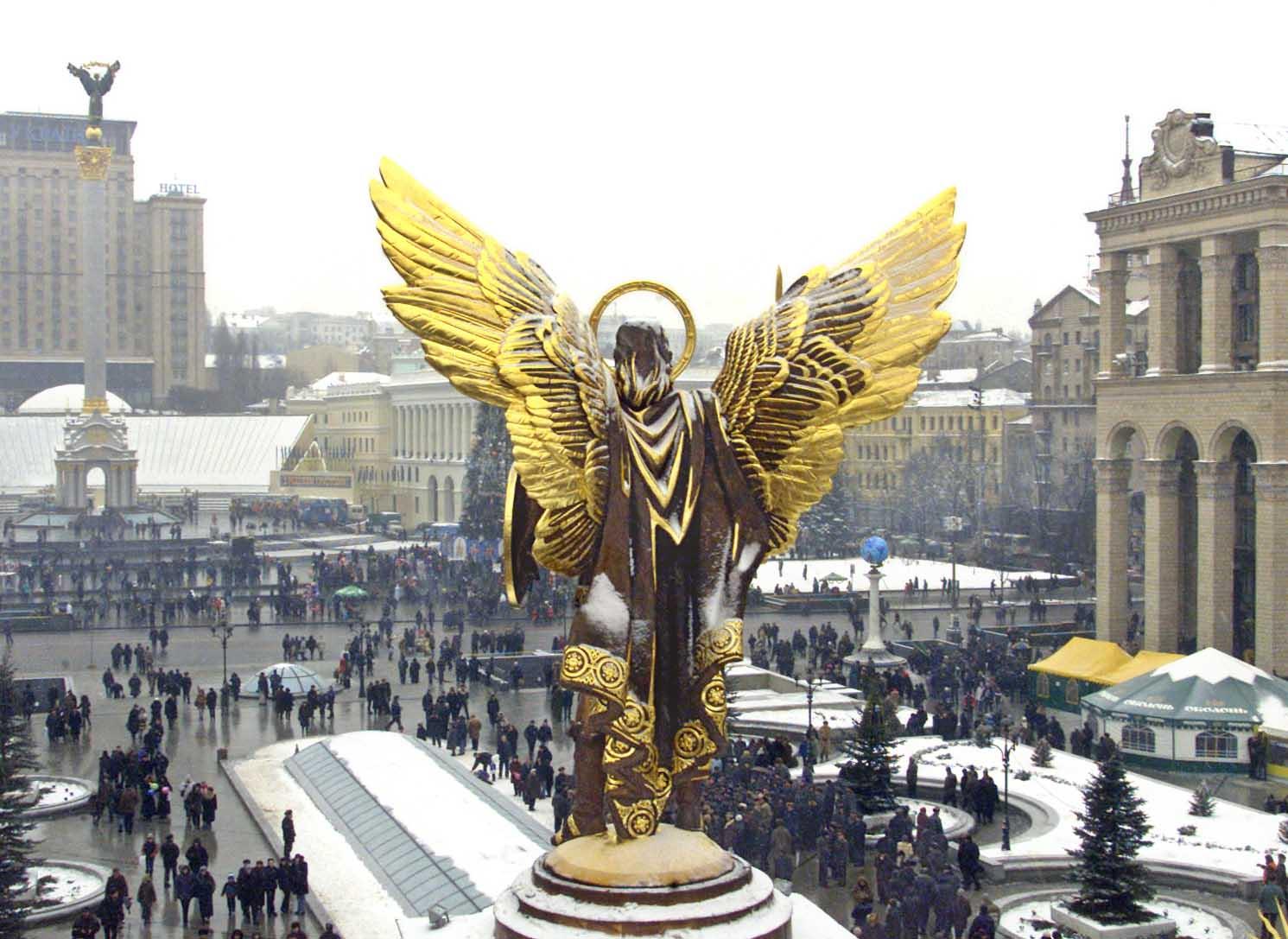 Памятник архангелу Михаилу