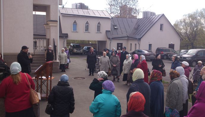 Митрополит Санкт-Петербургский Варсонофий возглавил Божественную литургию в храме Георгия Победоносца в Купчино