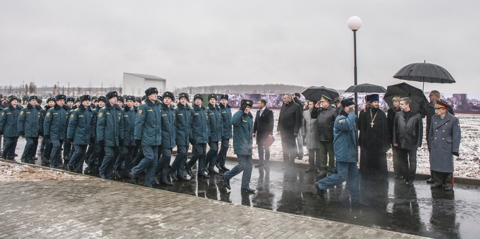 «Народному Ополчению, отстоявшему Веру и Отечество в 1612 году»