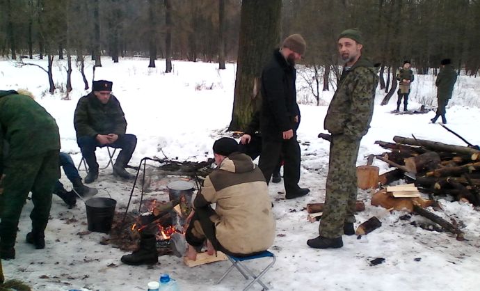 Казаки у костра, словно 12 месяцев