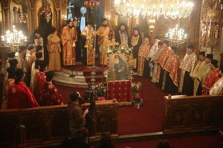 В кафедральном соборе Благовещения Пресвятой Богородицы все желающие могли поклониться большой иконе святого Паисия