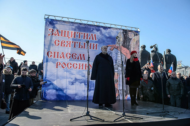 В Новосибирске прошло молитвенное стояние в защиту святынь, собравшее более 10 000 людей