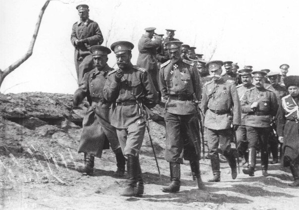 Император Николай II следует в Перемышль, 1915 год