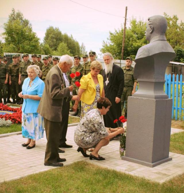 Памятник генералиссимусу Победы