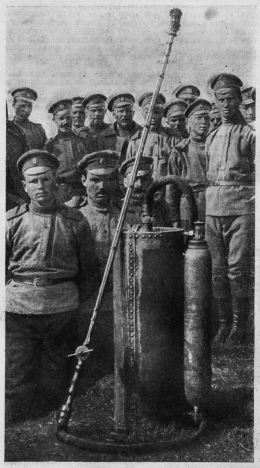 Русские огнемётчики с австрийским огнемётом