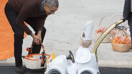 Обама, дети и Хэллоуин