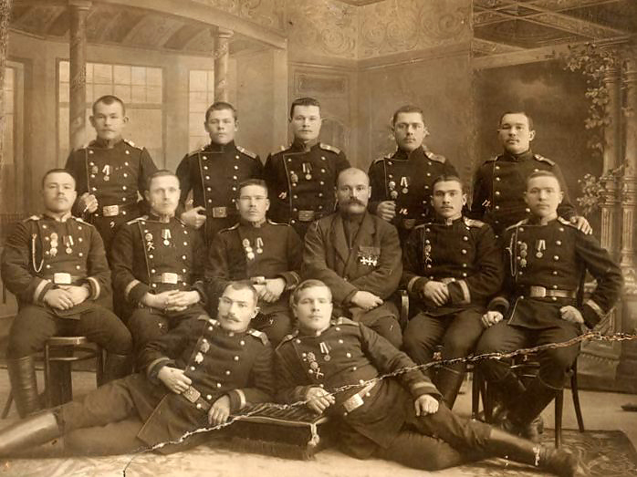 Дмитрий Труфанов с однополчанами, 1913 год