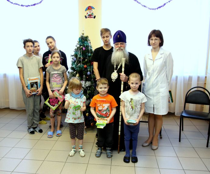Митрополит Константин посетил Детскую больницу Петрозаводска