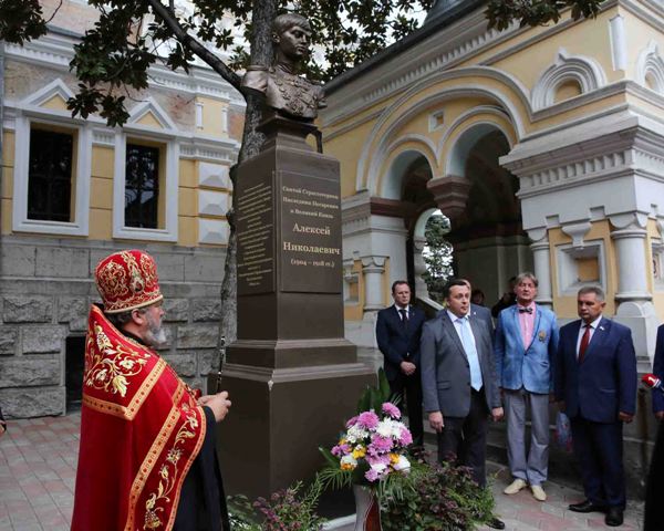 Памятник святому страстотерпцу цесаревичу Алексею Николаевичу