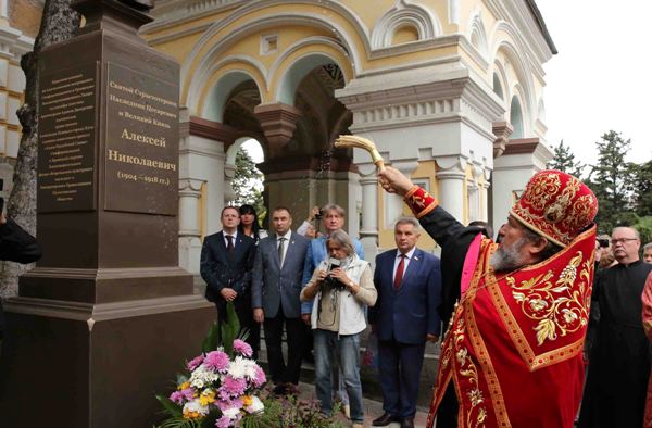 Памятник святому страстотерпцу цесаревичу Алексею Николаевичу