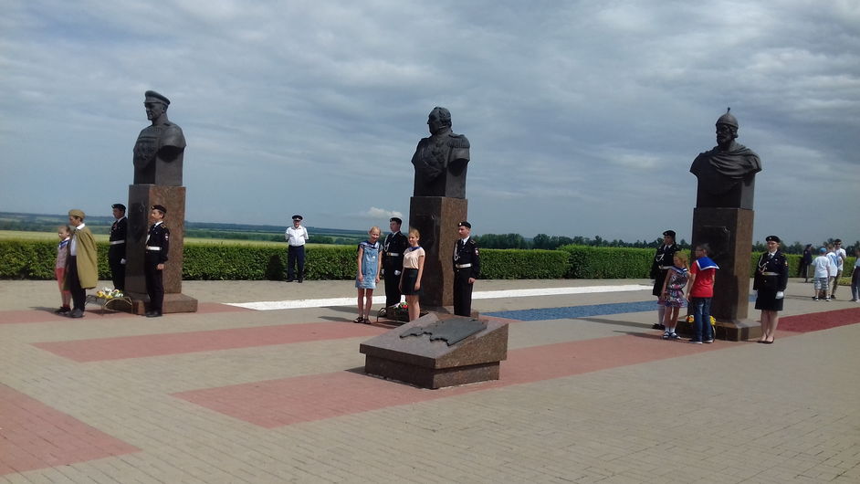 Цветы полководцам